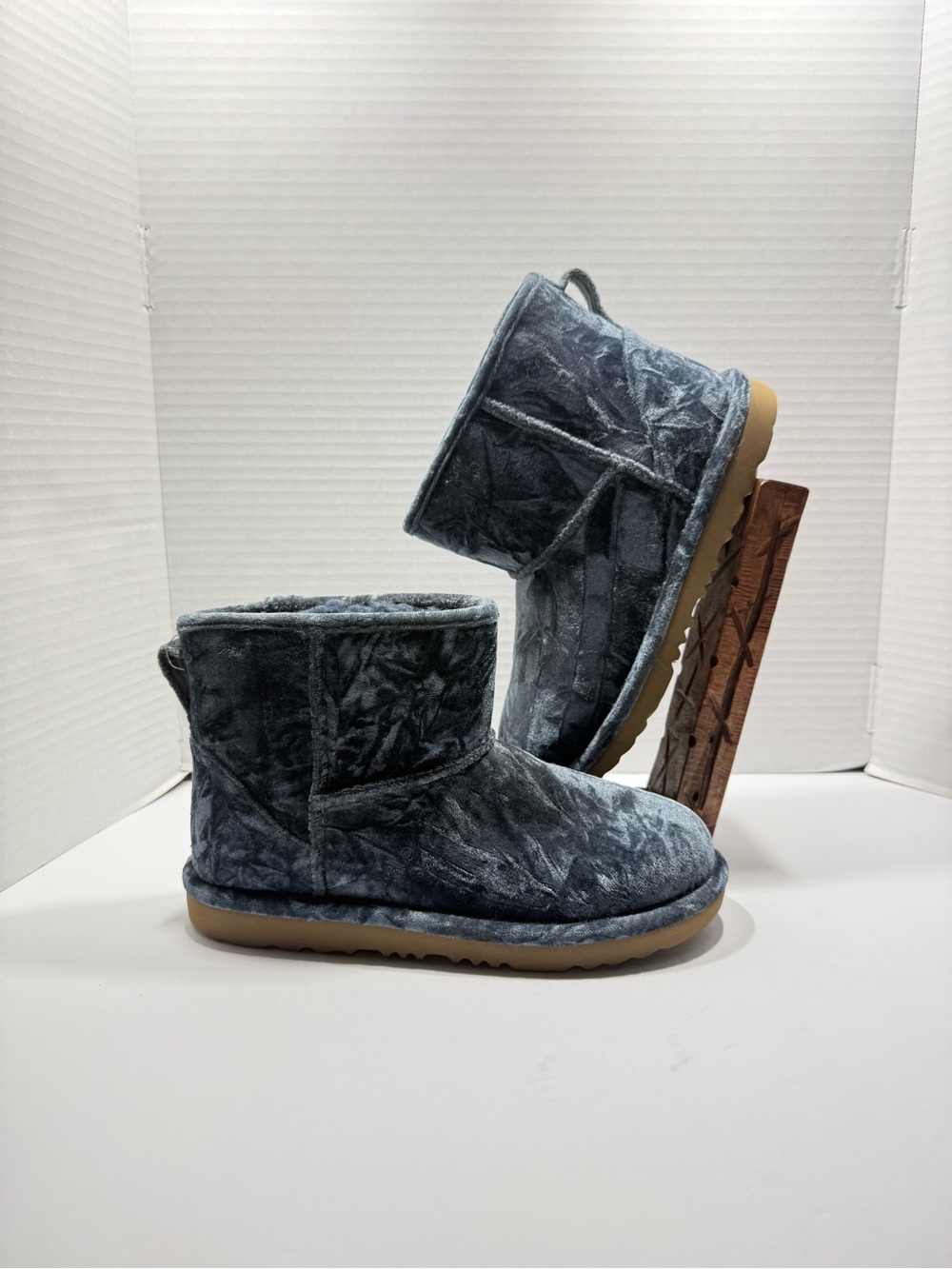UGG Mini Crushed Velvet Boots Blue Ocean Women's Size 6 1142070K New No Box